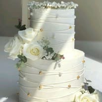 Montaje elegante con flores y panes